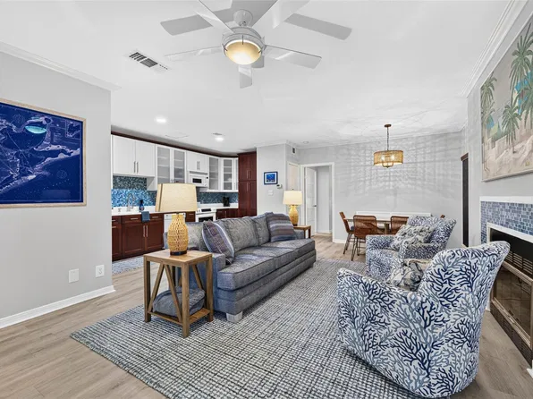 921 Marine Dr APT 111, Galveston, TX 77550