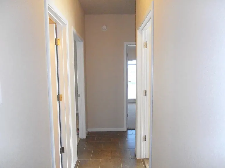 703 Hailie — Photo 11