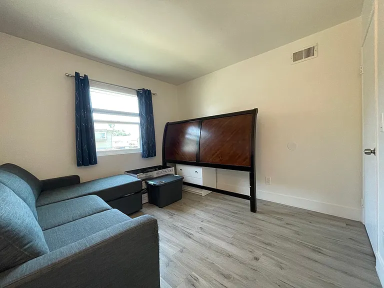 1280 Denver Ln #E — Photo 3