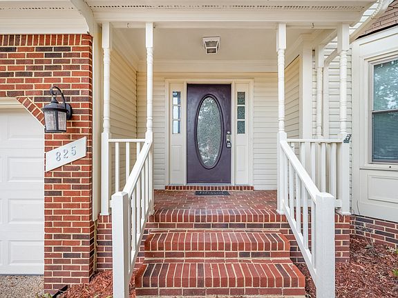 4th image of 825 Lancaster Ln