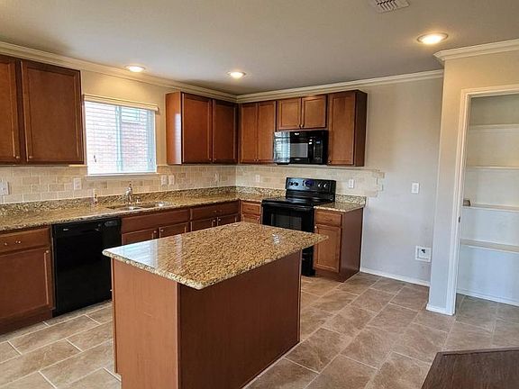 5th image of 1239 Foxglove Ln