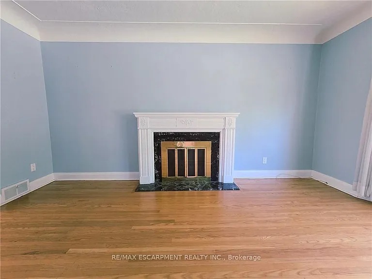 2047 James St — Photo 8