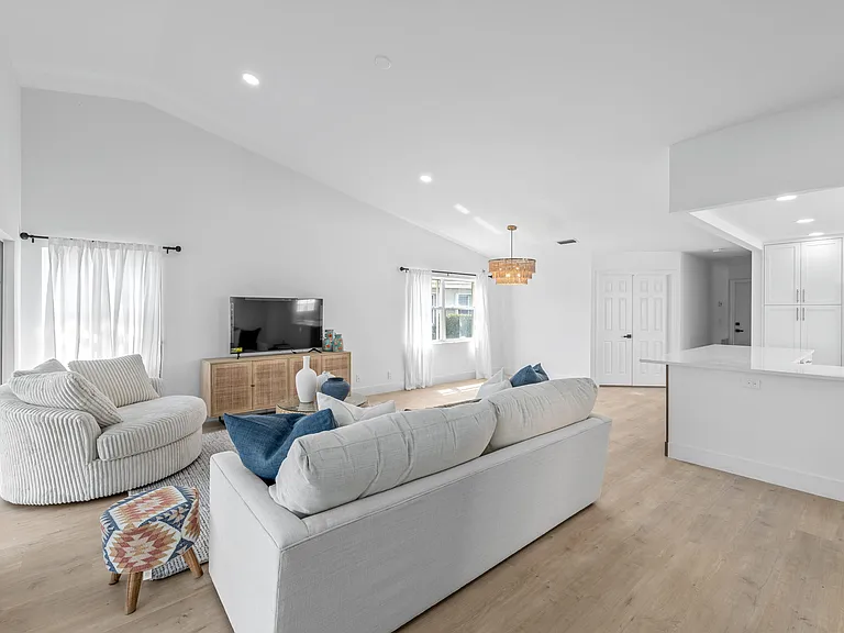 2650 Neaton Ct — Photo 4