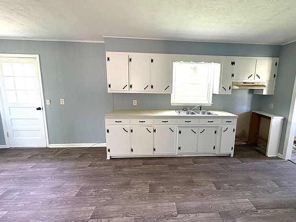 4th image of 2848 Edmonton Rd