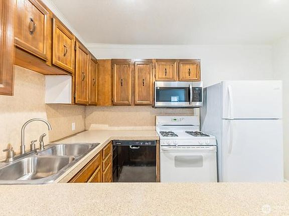 3rd image of 1102 N Sheridan Ave #D