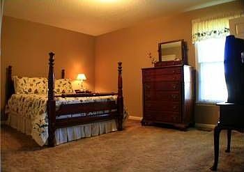 4th image of 100 Wintergreen Ct
