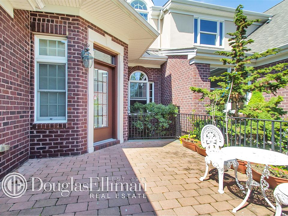 1st image of 18 Kensington Cir