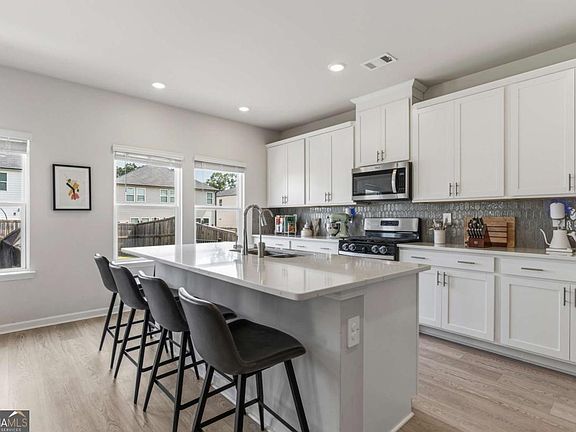 4th image of 308 Canal Way