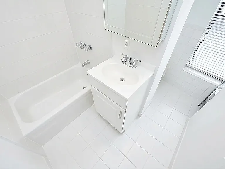 18 King St #8 — Photo 5