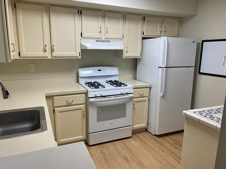 691A Rose Hollow Dr #691A — Photo 5
