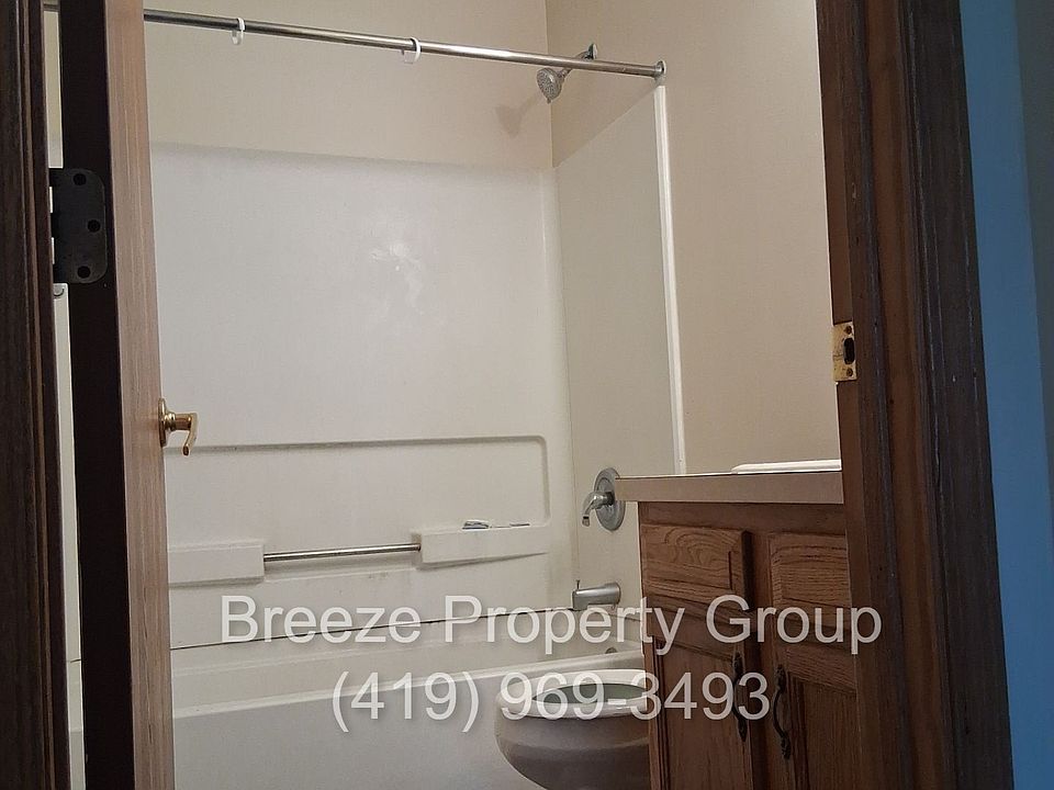 2nd image of 928 Ridge Ave