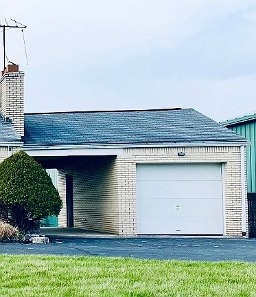 3rd image of 825 Carl Ave