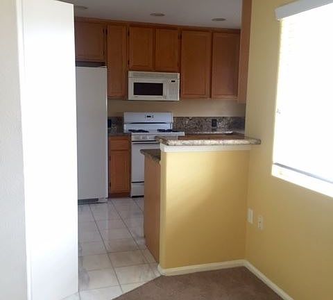 3rd image of 4476 Kansas St