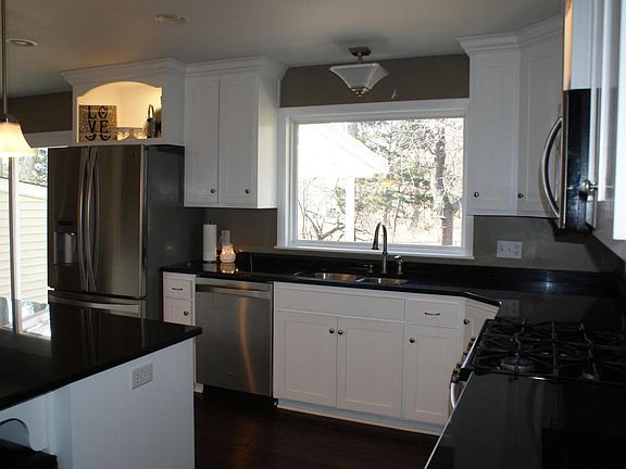 4th image of 709 N 13th St