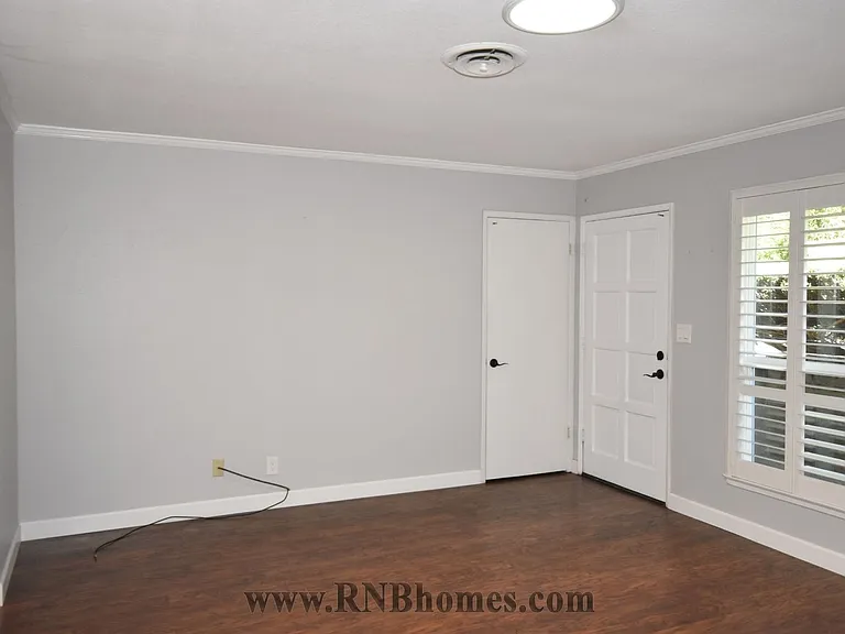 415 Sutton Pl — Photo 4