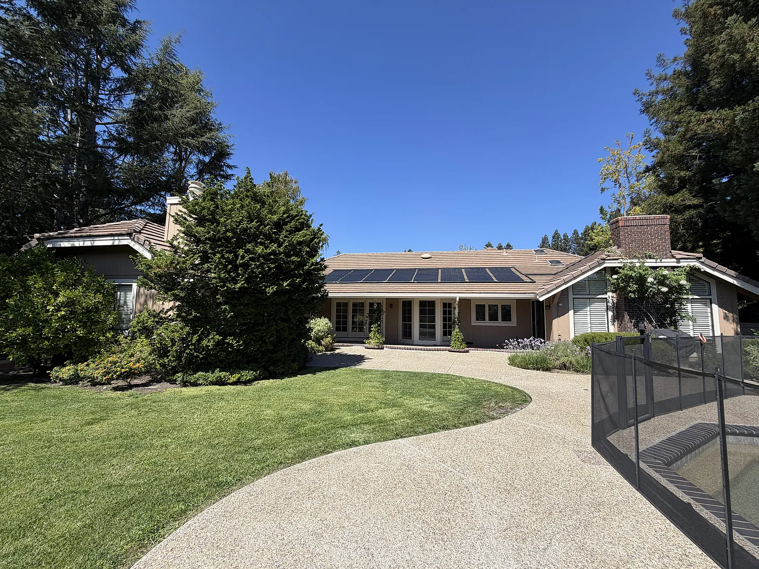 5 bed, 3126 sqft, $9,300 — Photo 2