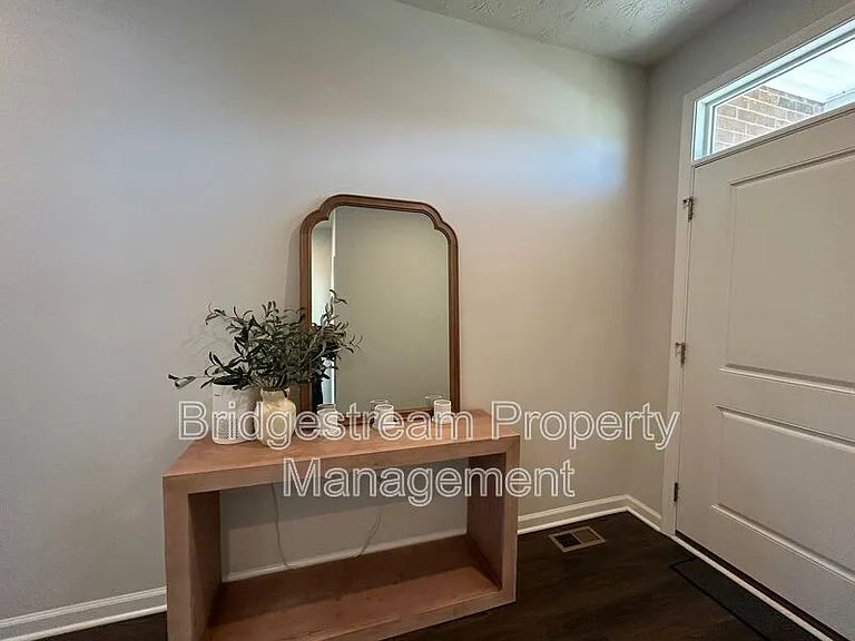14 Cascade Dr — Photo 3