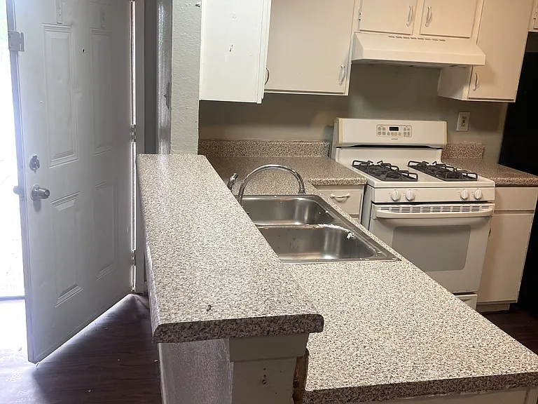 2200 Tabor Ct — Photo 15