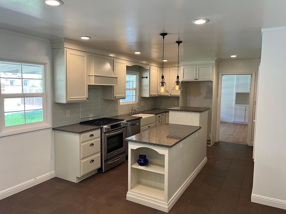 690 W B St, Dixon, CA 95620 | Zillow