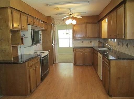 5th image of 16516 Woodlake Dr
