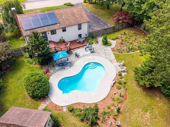 39 Elm St, Auburn, MA 01501