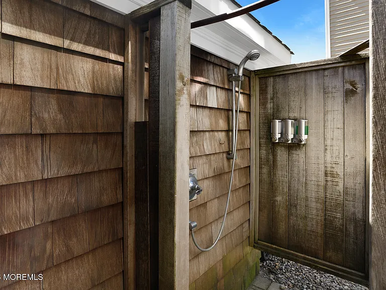 565 Trout Ave — Photo 31