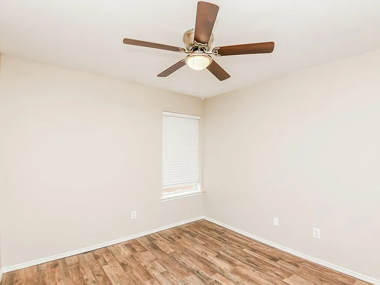 10217 Cypress Hills Dr — Photo 14