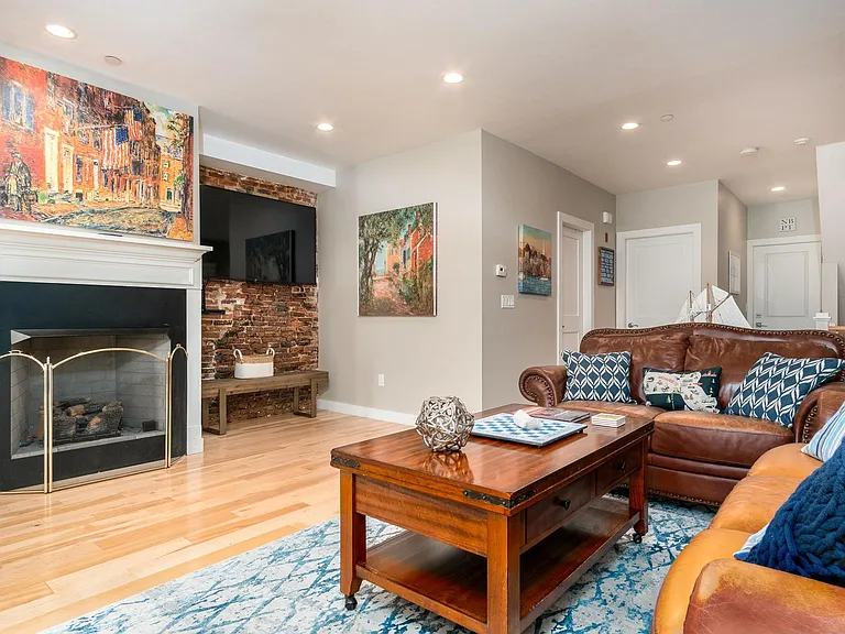 37 Middle St #1 — Photo 7