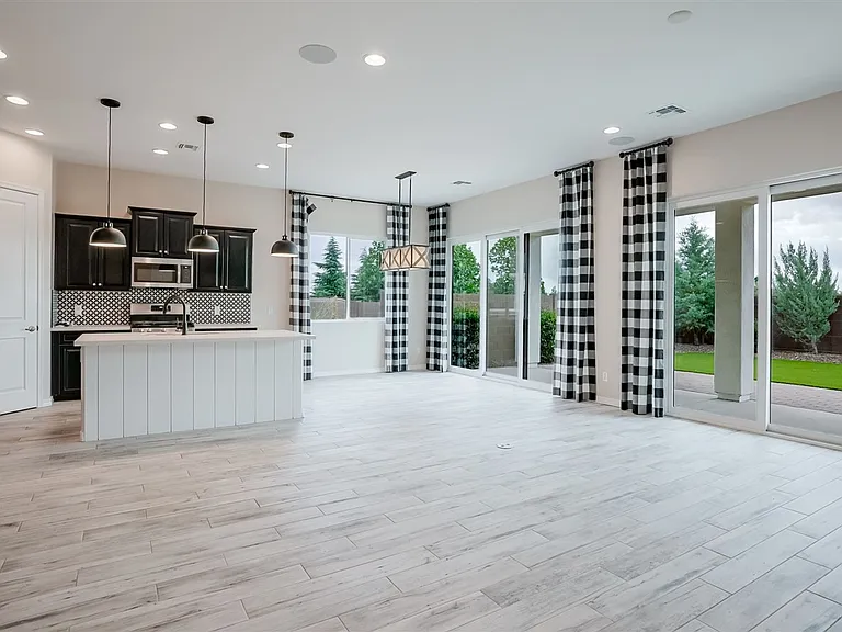 6881 Claret Dr — Photo 7