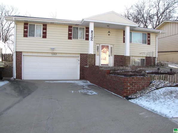 3306 Cheyenne Blvd, Sioux City, IA 51104