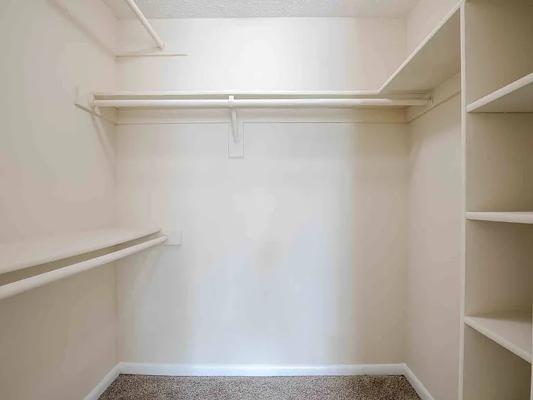 Kingscrest Apartments — Photo 30
