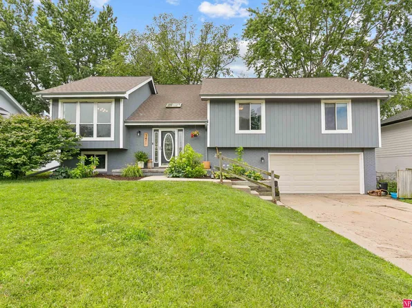 3411 Mirror Ln, Bellevue, NE 68123