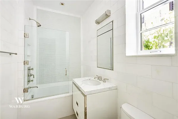 Sold by Warburg | media 6