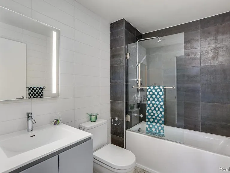 1454 Townsend St #101 — Photo 8