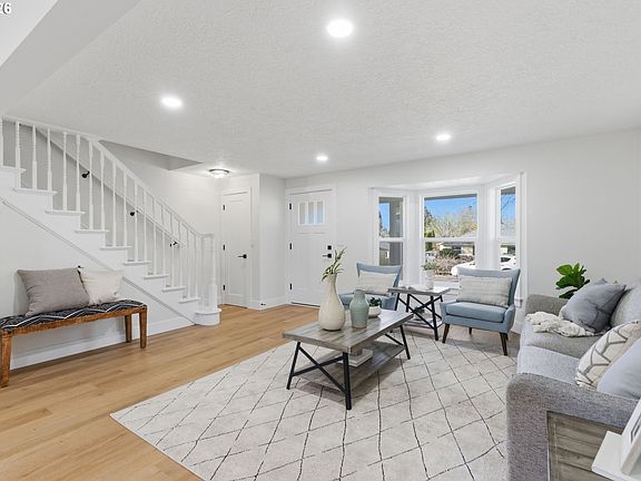 5th image of 3434 SE Rockwood St