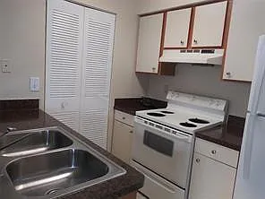 1227 SW 46th Ave #303 — Photo 7
