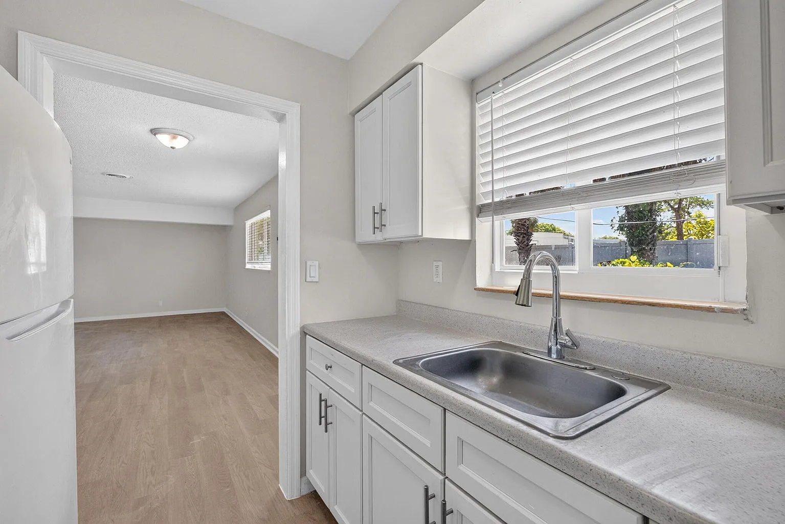3 bed, 1000 sqft, $2,295 — Photo 3