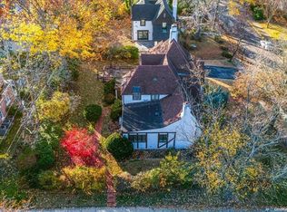 44 Arleigh Rd, Great Neck, NY 11021