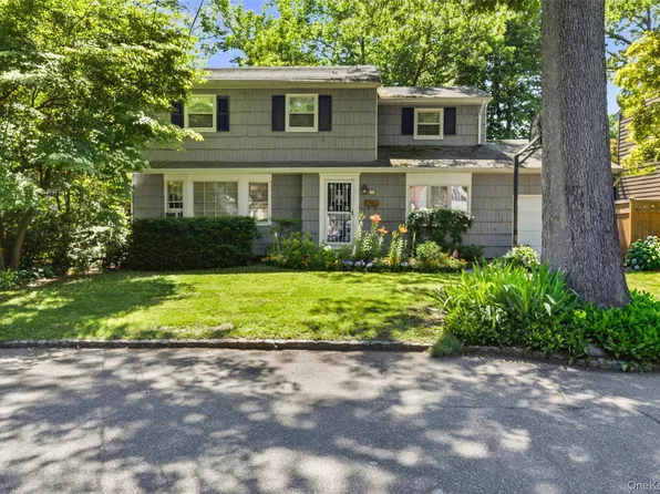 11A Prospect Drive N, Huntington Station, NY 11746