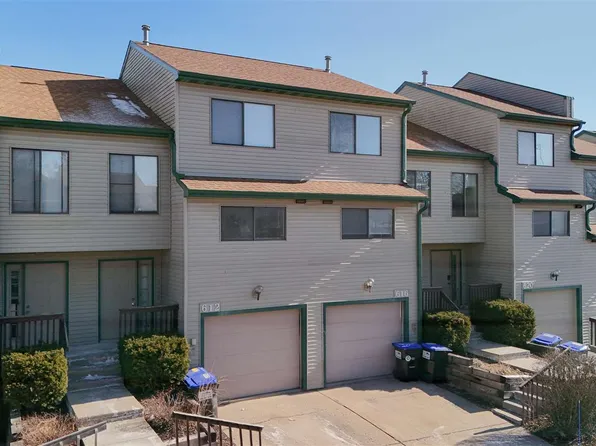 616 Westwinds Dr, Iowa City, IA 52246