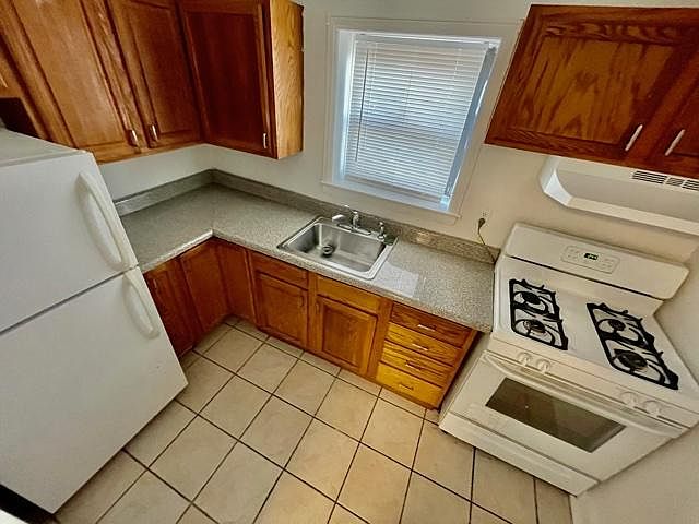 1st image of 115 Quinby Ave #1