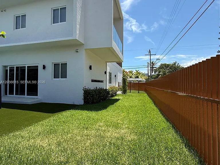 3326 Elizabeth St — Photo 24