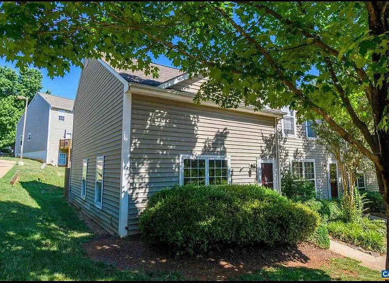 101 Darien Ter — Photo 2