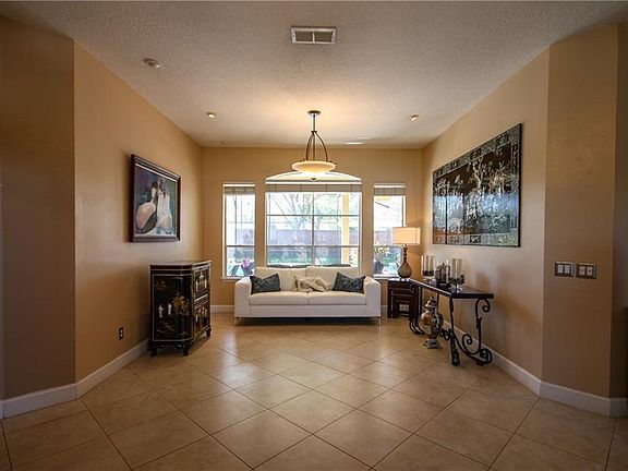 4th image of 1518 Carillon Park Dr