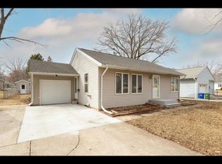 200 Iowa St, Waverly, IA 50677