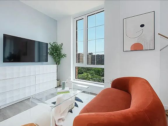 4th image of 1856 Park Ave #15E