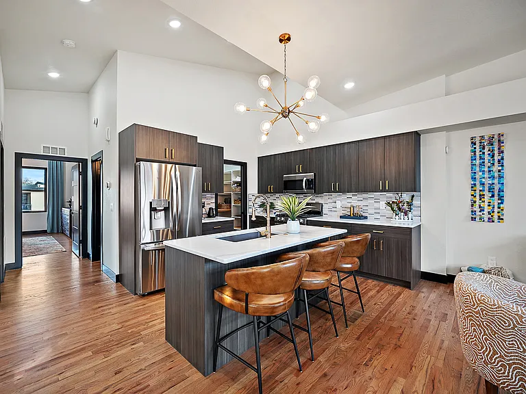 +2nd floor
+Kitchen
+Appliances new as of 2025
+Walk-in pantry