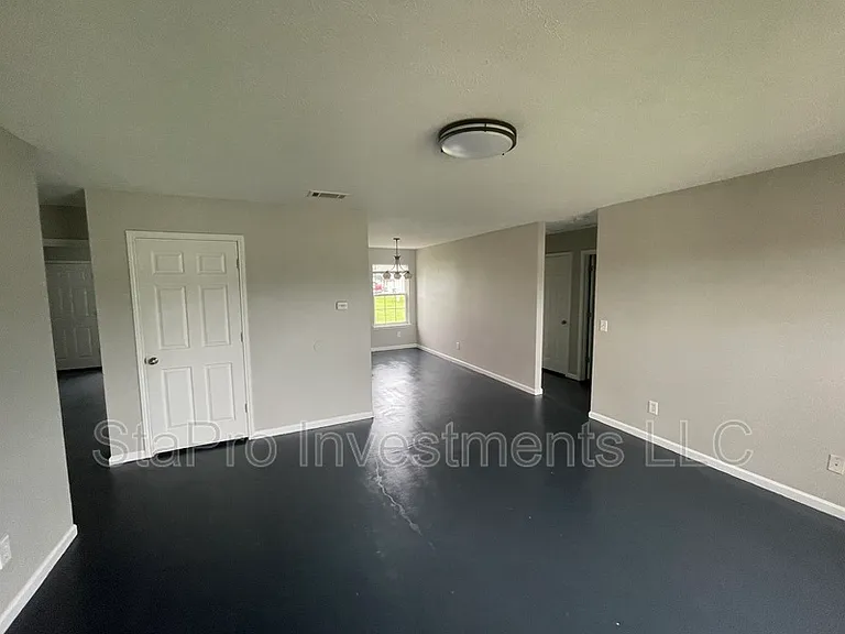 110 Village Pl — Photo 13
