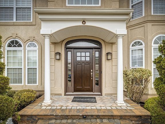 2nd image of 24 Valley Wood Dr