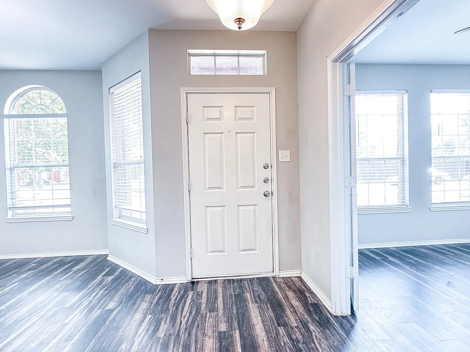 3 bed, 2.0 bath, 2336 sqft, $2,500 — Photo 3